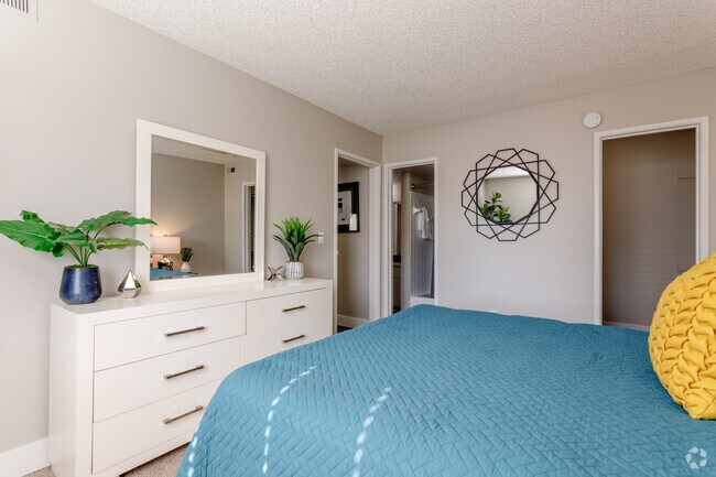 1BR, 1BA - 737SF