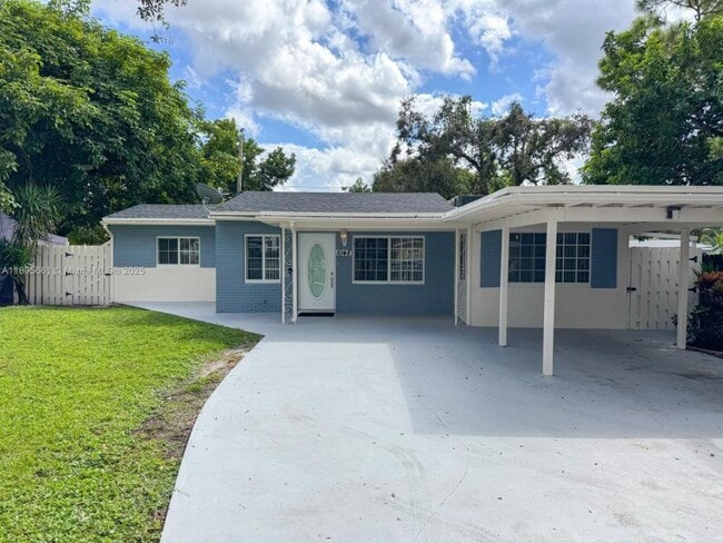 Building Photo - 3 bedroom in Hollywood FL 33023
