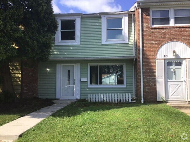 Building Photo - Newly Renovated Townhouse-Ready for Move in!