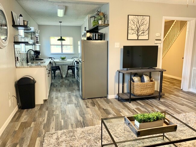 Building Photo - 6502 Cedarhill Rental