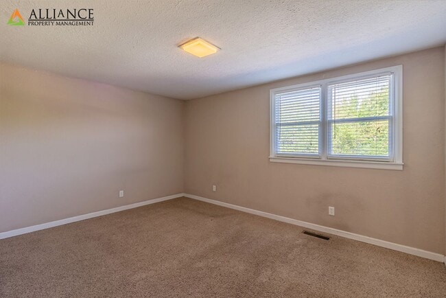 Building Photo - 1518 College Ave Unit E-5