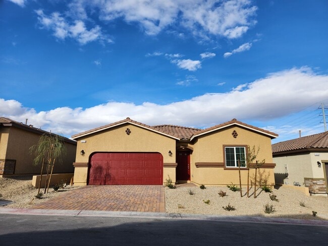 Building Photo - Newly built single story home with upgrade...