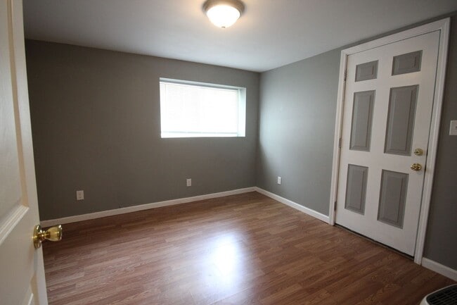 Building Photo - 1 Bedroom 1 Bathroom in St. Elmo! Laundry ... Rental