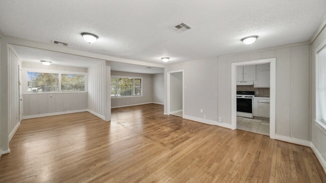 Building Photo - 8018 Sharondale Dr