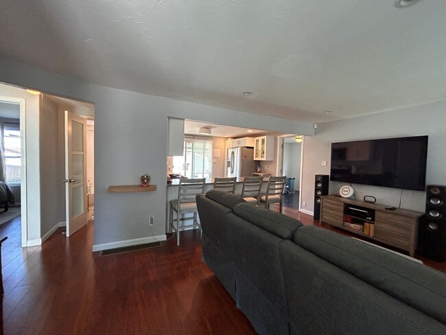 Photo - 1571 W Cedar Ave