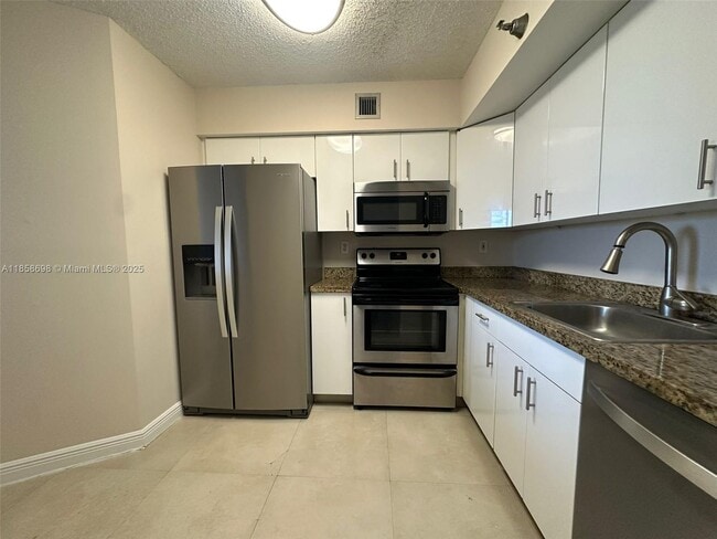 Photo - 3300 NE 191st St Unidad 709 Rental