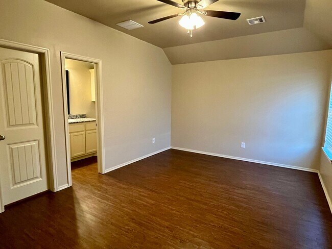 Photo - Beautiful 3 Bed 2 Bath Duplex!!