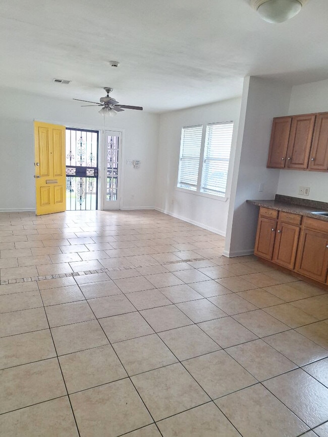4237 General Pershing St Unit 4237