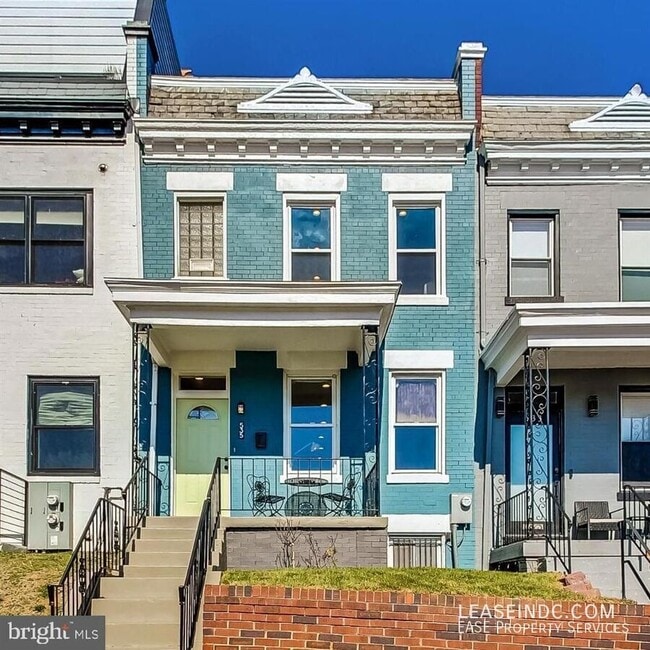 Building Photo - 535 Gresham Pl NW