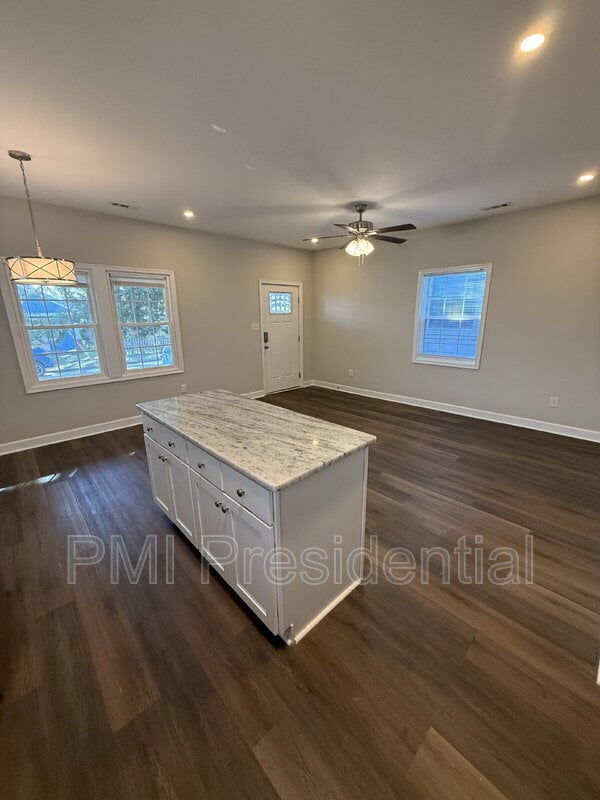 Photo - 2859 Lawson St