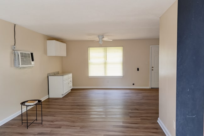 Photo - 2865 Walmar Dr