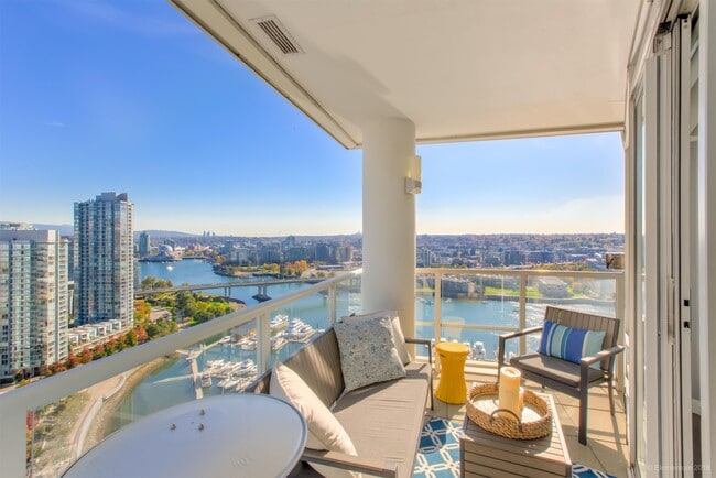 Building Photo - 1201 Marinaside Crescent