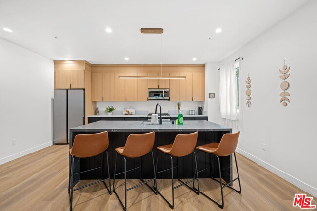 Photo - 841 N McCadden Pl