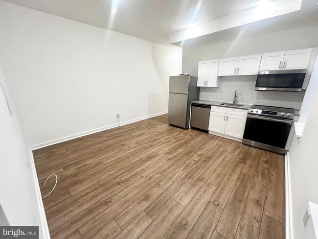 Building Photo - 405 S 42nd St Unit 1C Rental