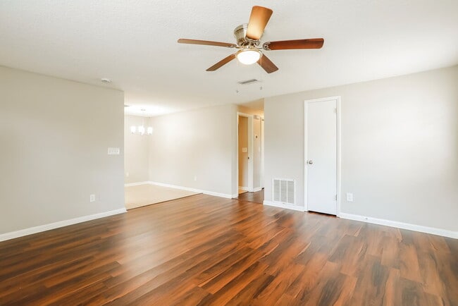 Photo - 2834 Tanglewood Blvd