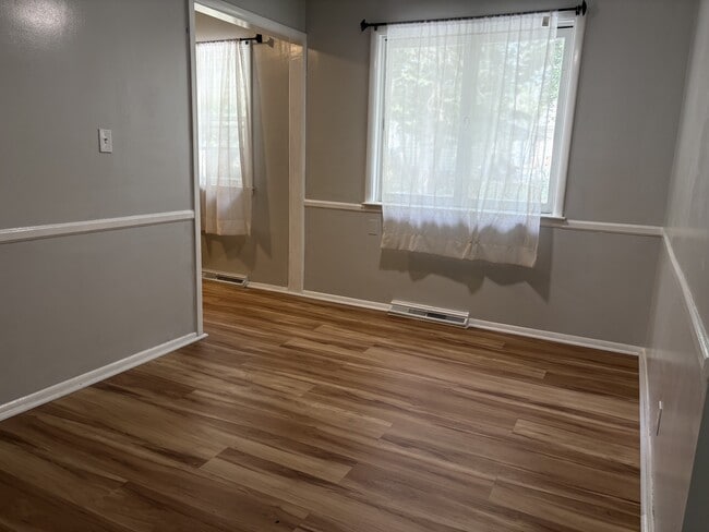 Photo - 1524 Waldman Ave