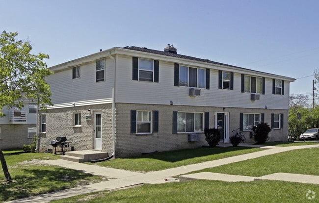 Building Photo - Hillcrest Apartments