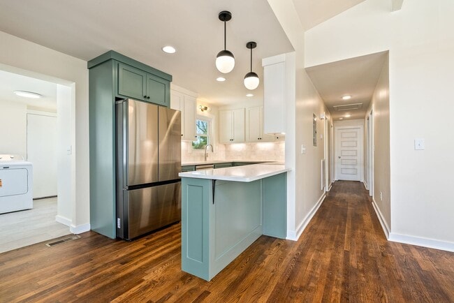 Photo - 720 Harper Ave