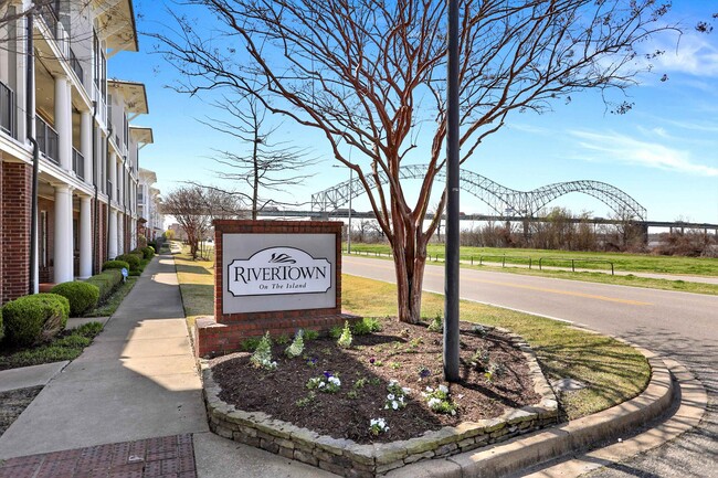 Photo - 358 Island Dr Unit 105