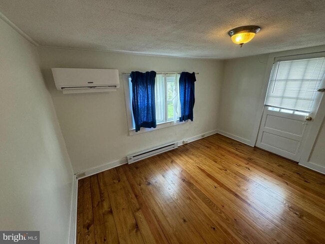 Photo - 430 W High St