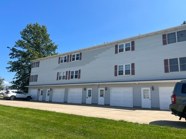 Building Photo - 4024 Canterbury Dr Unit 4028 Rental