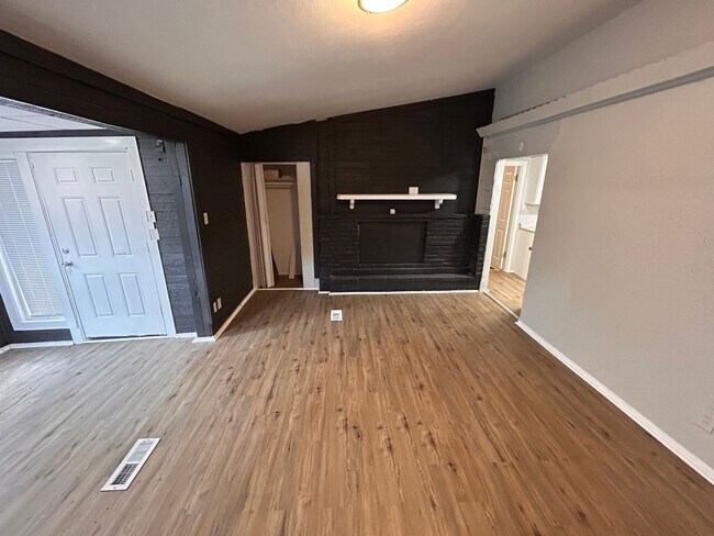 Photo - Easy and Breezy on Lakeview