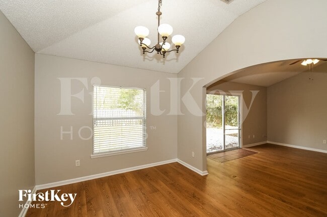 Photo - 729 MacKenzie Cir