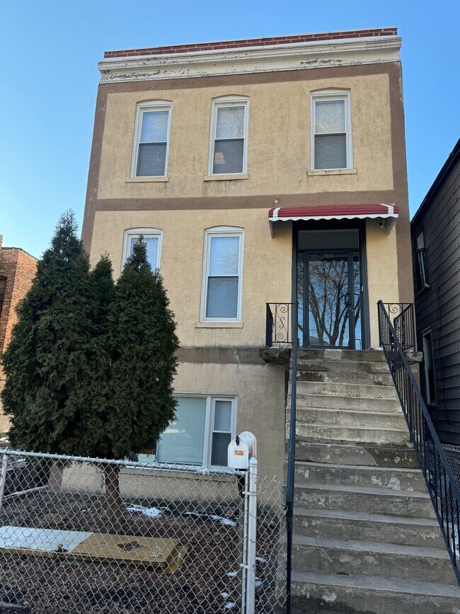 Building Photo - 2914 S Wells St Unit 2