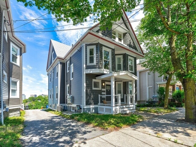 Building Photo - 285 Medford St Unit 2