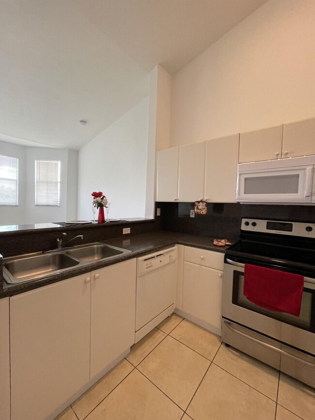 Building Photo - 2551 SE 16th Terrace