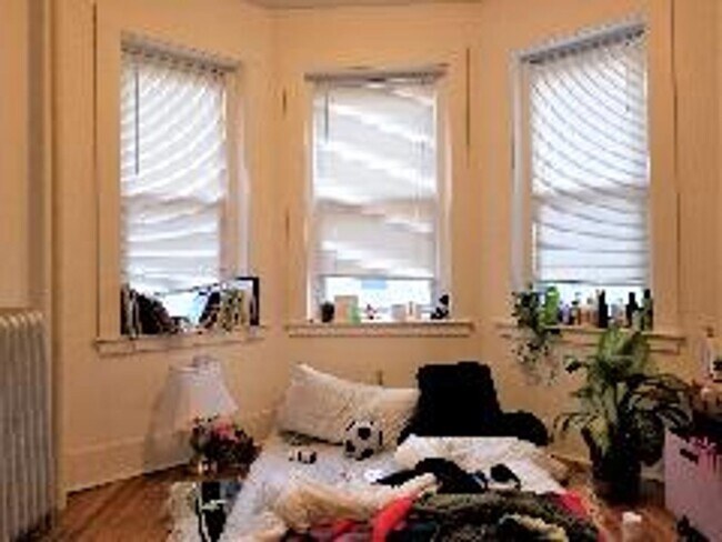 Photo - Allston 4 BR Apartment (H&HW Included) - 9/1/26