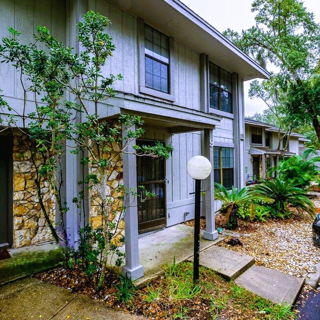 Building Photo - 9 Oakwood Park Rental