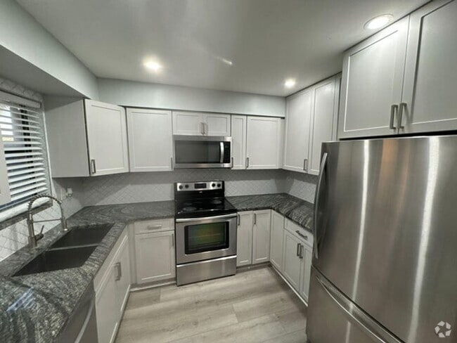 Building Photo - 5205 Bayside Dr Rental
