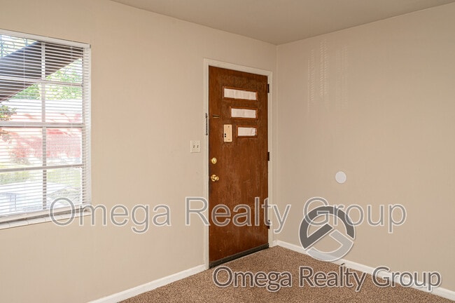 Photo - 2020 High School Rd Unidad Apt E