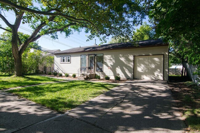 Photo - 2420 N Circle Dr