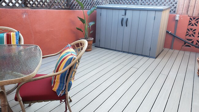 Patio with furniture, gas grill, gas heater connected to city gas - 4049 Sunset Dr Unit 4049