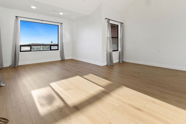 Building Photo - Ocean View 2 Bed Condo with Private Balcony + Garage