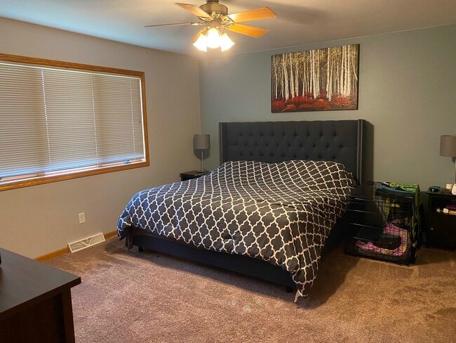 Photo - 701 Cork Crossing