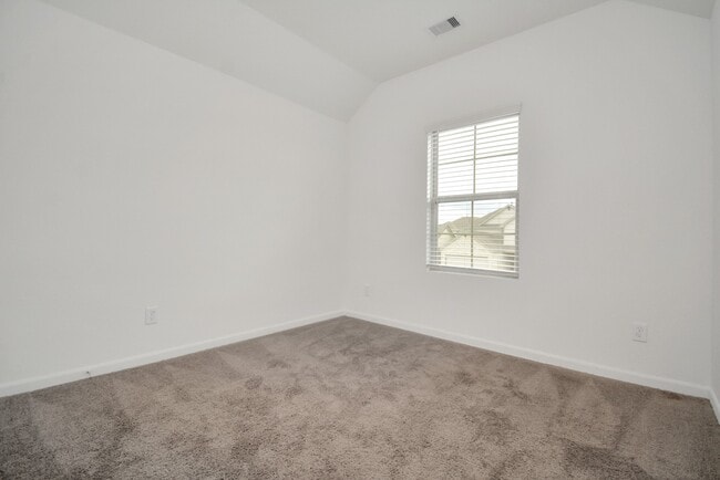 Photo - 15822 Kinlough Dr