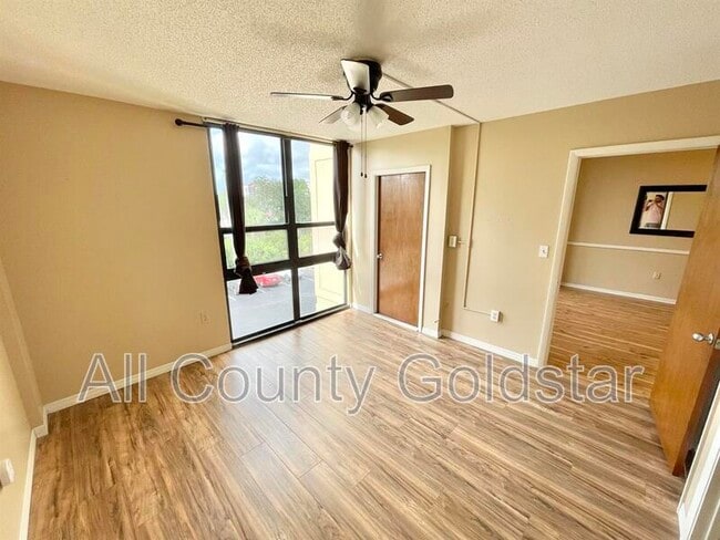 Photo - 21405 Olean Blvd