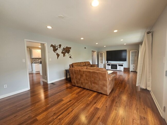Photo - 400 Spring Lea Dr