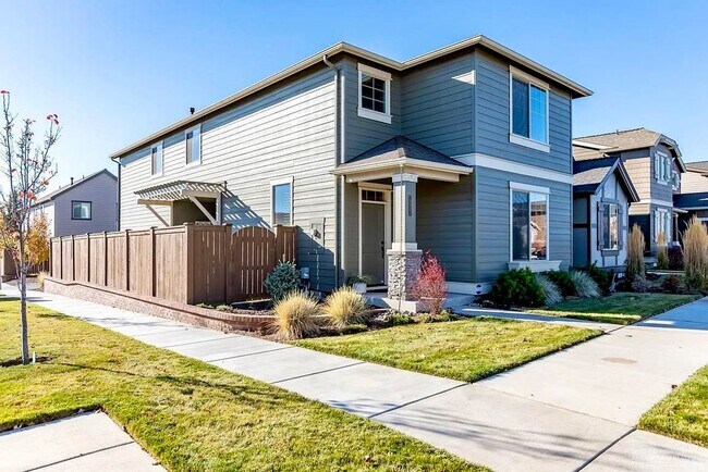 Photo - **Coming Soon - Unfurnished** Modern Livin...
