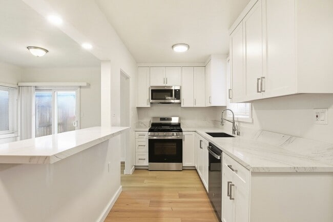 Building Photo - 1 BLOCK TO THE BEACH! COMPLETELY REMODELED 2BD/2BA OCEAN BEACH Unit 5052 Cape May Ave