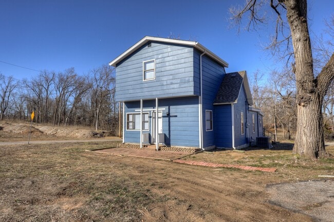3801 Creswell Dr