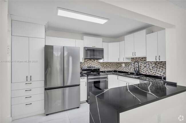 Building Photo - 4154 NW 90th Ave Unit 104 Rental
