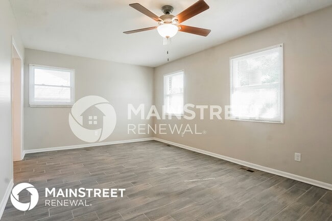 Photo - 2818 Micmac Dr