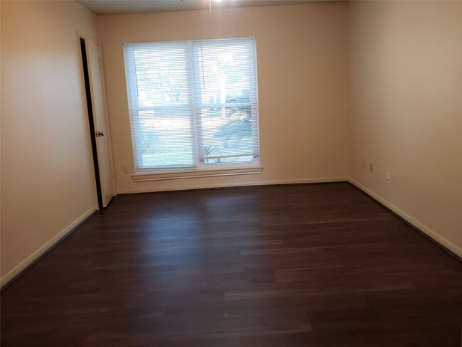 Photo - 7223 Yardley Dr
