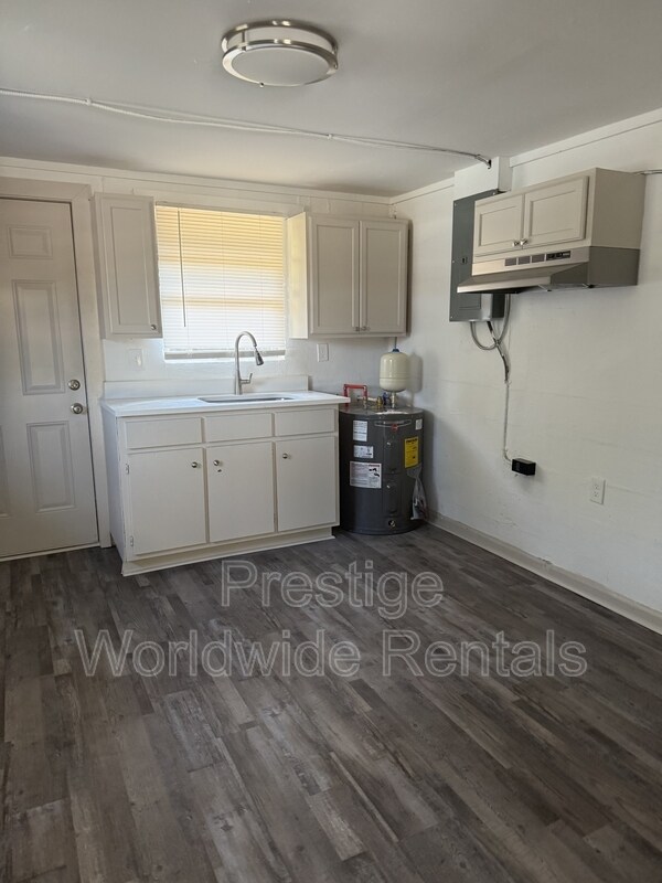 Photo - 108 Moore St