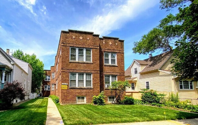 Building Photo - 4752 N Lotus Ave Unit 1W Rental