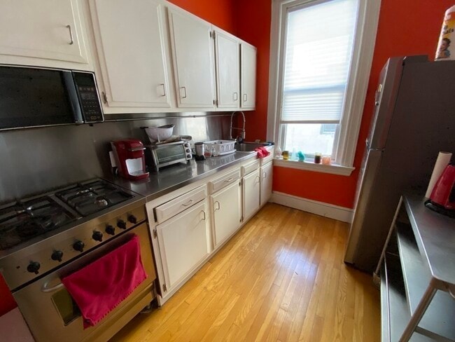 Photo - 1060 Beacon St Unidad 15